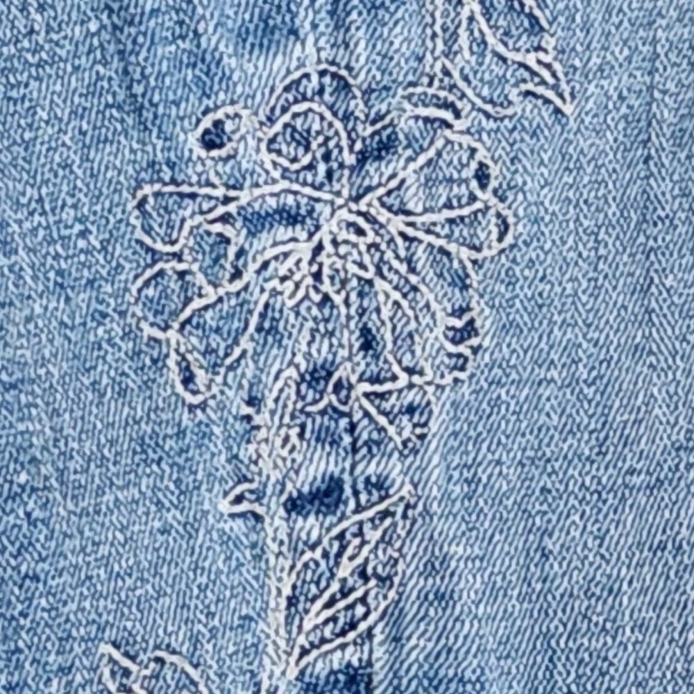 EUC LEVI'S Women's Classic Boot Cut Embroidered Jeans - Sz 4 - 27 x 32